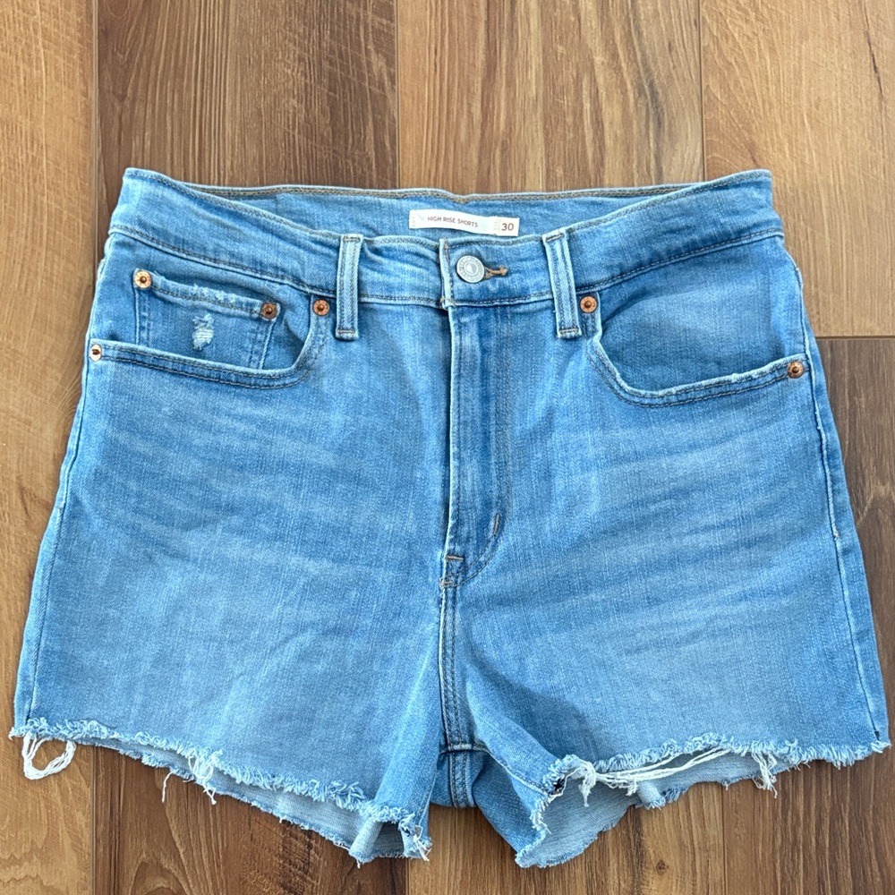 Levi’s high rise shorts women’s 30